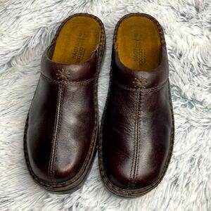 NAOT GENUINE LETHER CLOGS